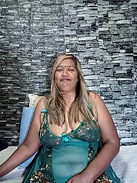 Snapshot of Mammabear_4u chatting on 03-09-26, 06:45 Mammabear 4u online show from 03-09-26, 06:45