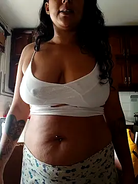 Snapshot of Monick17 chatting on 10-24-25, 10:11 Monick17 online show from 10-24-25, 10:11