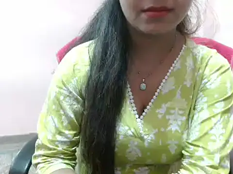 LovingPihu online show from 02-18-25, 08:49
