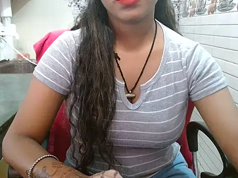 LovingPihu online show from 10-21-25, 05:41