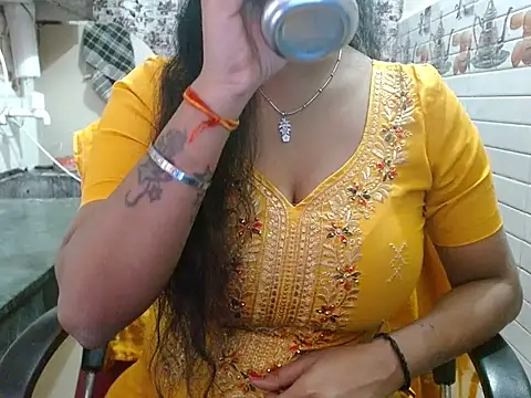 LovingPihu online show from 03-23-26, 05:44