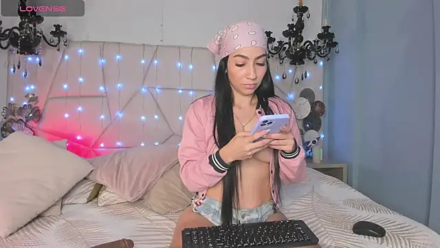 Snapshot of Selenee- chatting on 12-27-24, 04:32 Selenee- online show from 12-27-24, 04:32