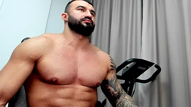 Snapshot of MuscleJohn chatting on 12-01-24, 09:26 MuscleJohn online show from 12-01-24, 09:26