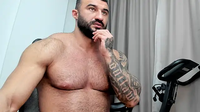 Snapshot of MuscleJohn chatting on 12-19-24, 11:03 MuscleJohn online show from 12-19-24, 11:03