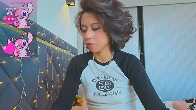 Snapshot of Mia_Tin chatting on 01-12-25, 06:39 Mia Tin online show from 01-12-25, 06:39