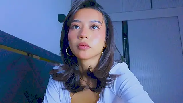 Snapshot of Mia_Tin chatting on 09-21-25, 01:35 Mia Tin online show from 09-21-25, 01:35
