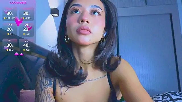 Snapshot of Mia_Tin chatting on 10-18-25, 05:14 Mia Tin online show from 10-18-25, 05:14