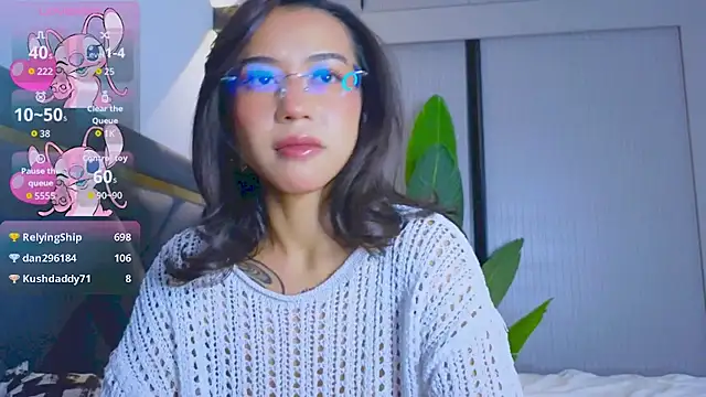 Mia Tin online show from 11-15-25, 02:24