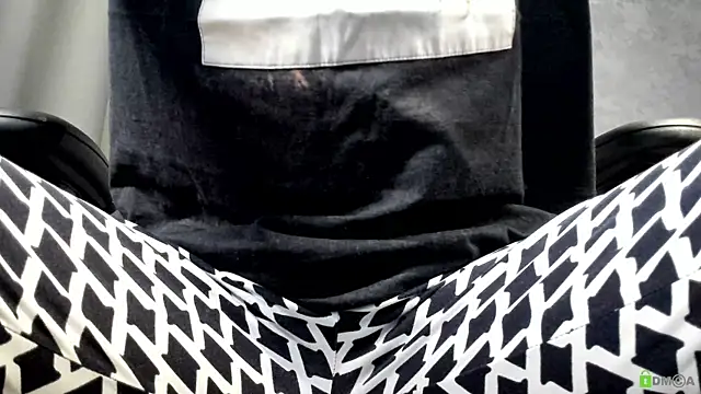 Snapshot of Courtney_Luv chatting on 10-25-25, 11:40 Courtney Luv online show from 10-25-25, 11:40