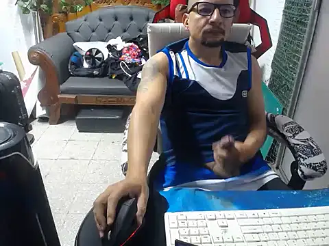Snapshot of alexam_gal@xh chatting on 12-12-24, 02:33 alexam galxh online show from 12-12-24, 02:33