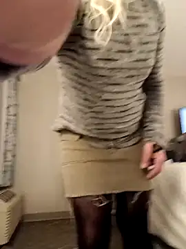 Snapshot of LittleblondeTS chatting on 11-07-25, 11:27 LittleblondeTS online show from 11-07-25, 11:27