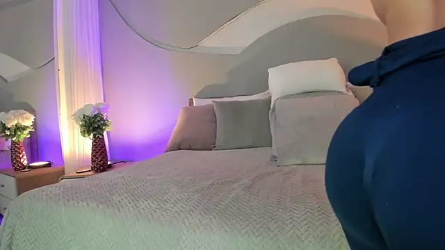 Nicolle W online show from 11-08-25, 11:54