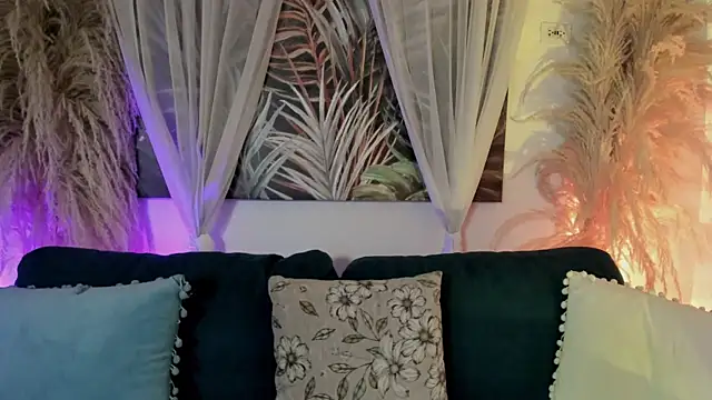 Nicolle W online show from 04-18-26, 09:24