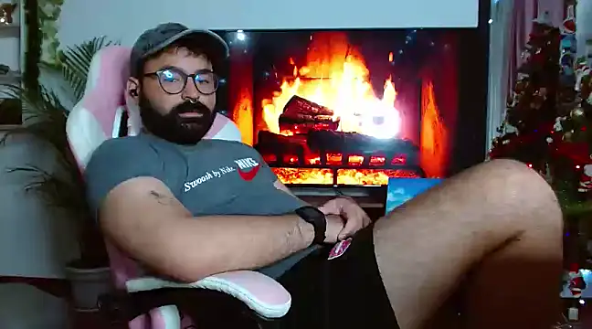 Snapshot of johnnyalx chatting on 12-21-24, 02:30 johnnyalx online show from 12-21-24, 02:30