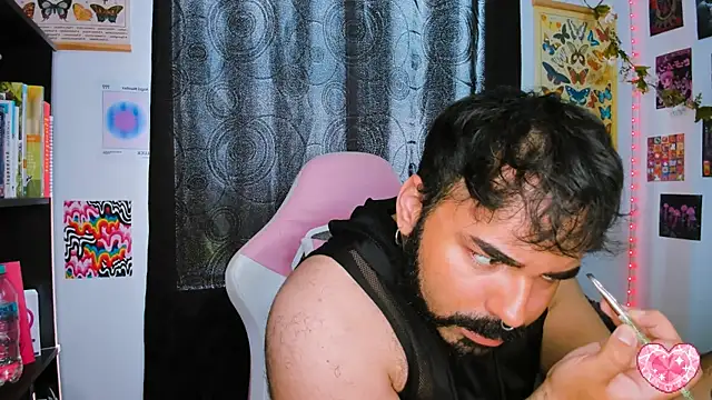 Snapshot of johnnyalx chatting on 03-08-25, 07:20 johnnyalx online show from 03-08-25, 07:20