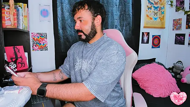 Snapshot of johnnyalx chatting on 03-11-25, 08:09 johnnyalx online show from 03-11-25, 08:09