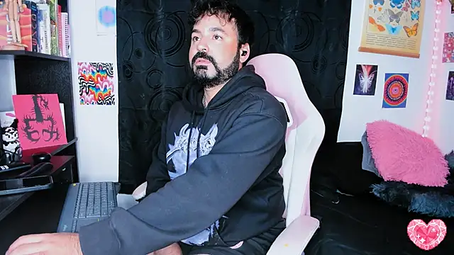 Snapshot of johnnyalx chatting on 03-23-25, 12:36 johnnyalx online show from 03-23-25, 12:36