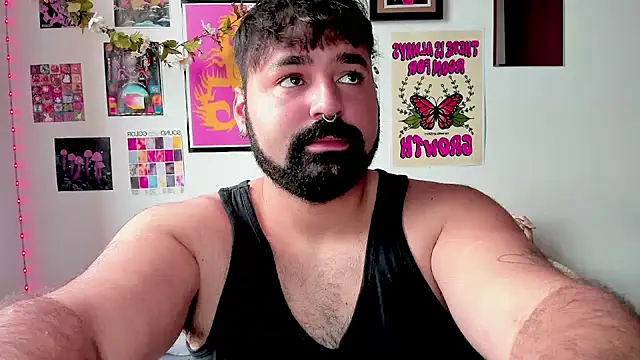 Snapshot of johnnyalx chatting on 10-11-25, 04:05 johnnyalx online show from 10-11-25, 04:05