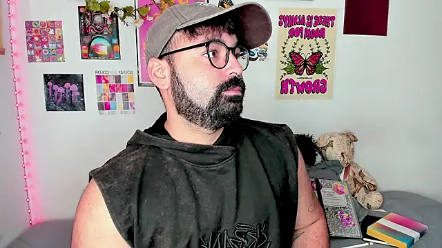 Snapshot of johnnyalx chatting on 10-14-25, 08:20 johnnyalx online show from 10-14-25, 08:20