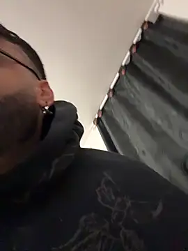 Snapshot of johnnyalx chatting on 11-30-25, 05:22 johnnyalx online show from 11-30-25, 05:22