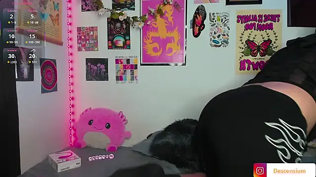 Snapshot of johnnyalx chatting on 12-13-25, 07:53 johnnyalx online show from 12-13-25, 07:53