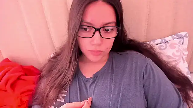 Snapshot of roniewester chatting on 04-24-26, 02:41 roniewester online show from 04-24-26, 02:41
