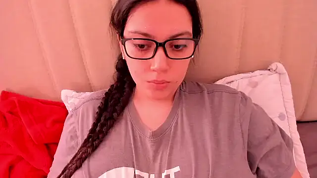 Snapshot of roniewester chatting on 05-16-26, 02:16 roniewester online show from 05-16-26, 02:16