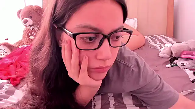 Snapshot of roniewester chatting on 05-18-26, 02:45 roniewester online show from 05-18-26, 02:45
