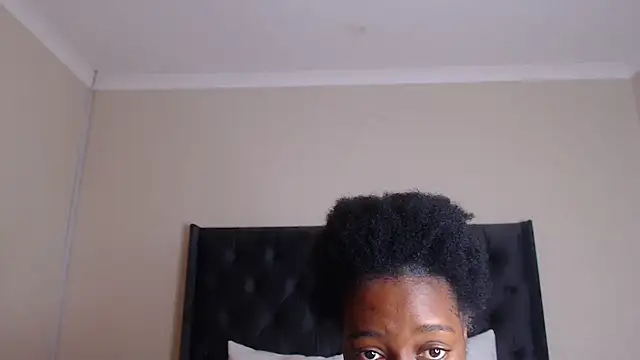 Snapshot of Sexynaughty_Gal chatting on 03-23-25, 12:36 Sexynaughty Gal online show from 03-23-25, 12:36