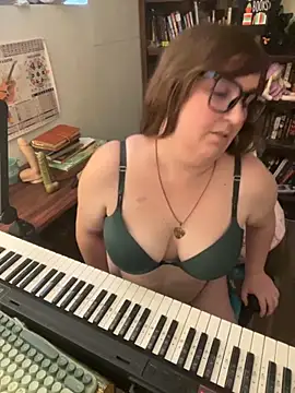 Adobe Angel online show from 10-10-25, 09:58