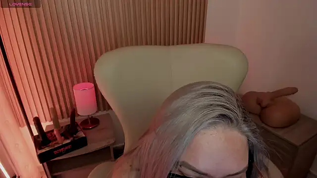 MarianL0ve online show from 02-28-25, 05:04