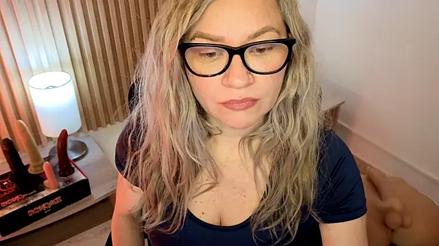 MarianL0ve online show from 11-21-25, 10:47