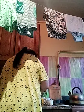 Snapshot of Rini333 chatting on 05-08-26, 01:38 Rini333 online show from 05-08-26, 01:38