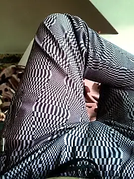 Snapshot of deshimund chatting on 10-18-25, 01:19 deshimund online show from 10-18-25, 01:19