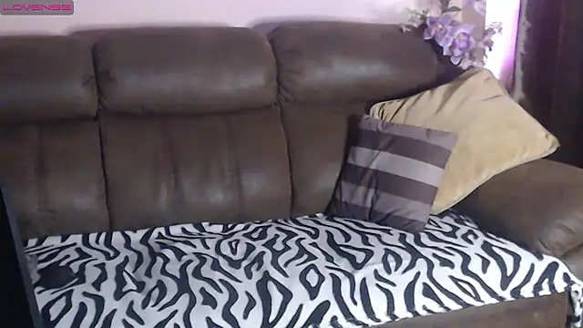 Snapshot of NaughtyHornyJenny chatting on 01-20-25, 11:02 NaughtyHornyJenny online show from 01-20-25, 11:02