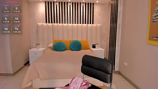 LeahJones  online show from 03-03-25, 03:19