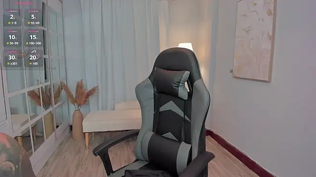 LeahJones  online show from 09-18-25, 04:58