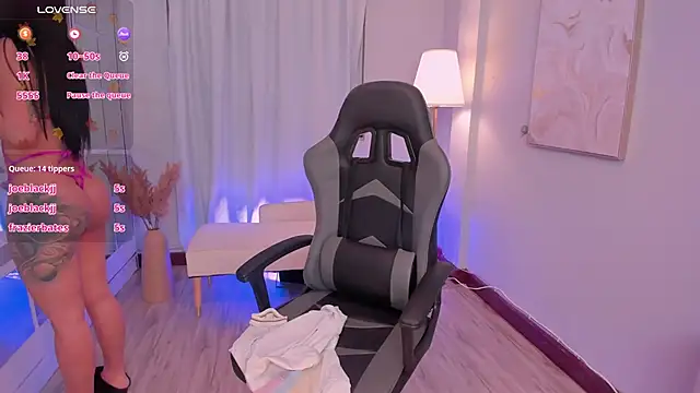 Snapshot of LeahJones_ chatting on 02-04-26, 07:47 LeahJones online show from 02-04-26, 07:47