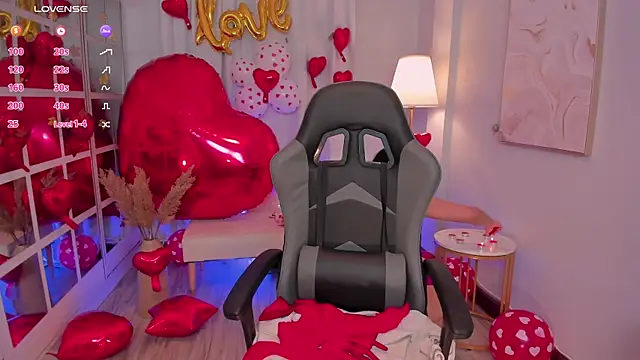 Snapshot of LeahJones_ chatting on 02-14-26, 03:53 LeahJones online show from 02-14-26, 03:53