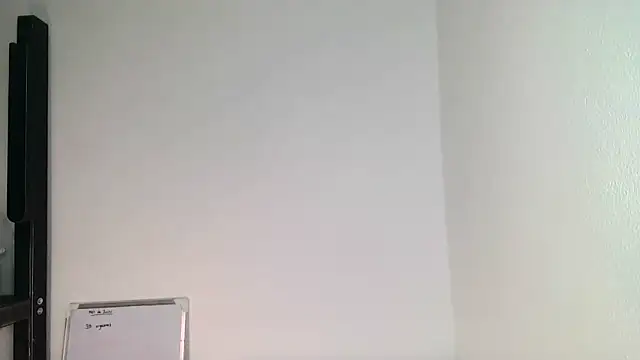 Snapshot of Mme-Evangelyne chatting on 06-11-26, 03:59 Mme-Evangelyne online show from 06-11-26, 03:59