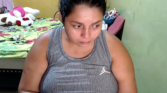 Snapshot of yulieth_bbw chatting on 03-21-25, 01:02 yulieth bbw online show from 03-21-25, 01:02