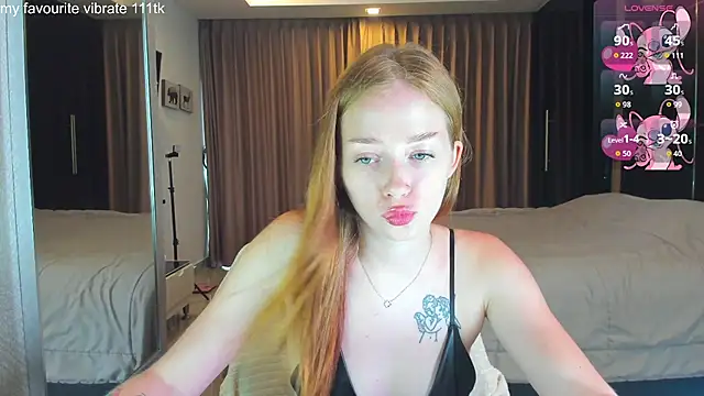 Hot Mia  online show from 11-07-25, 08:58