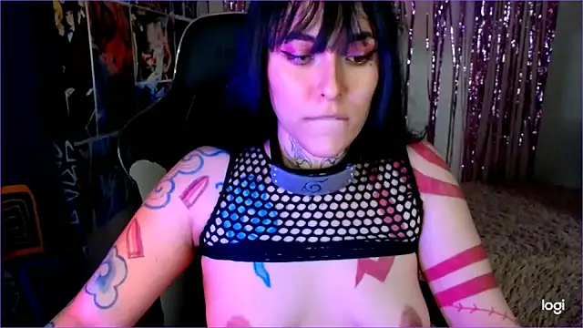 Snapshot of JINX_26 chatting on 02-14-25, 03:33 JINX 26 online show from 02-14-25, 03:33