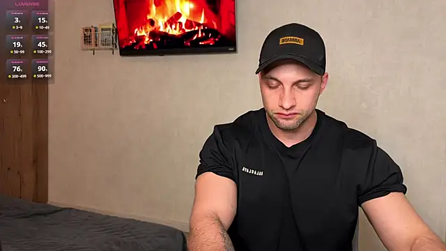 Snapshot of michaelbradleu chatting on 05-14-26, 07:53 michaelbradleu online show from 05-14-26, 07:53