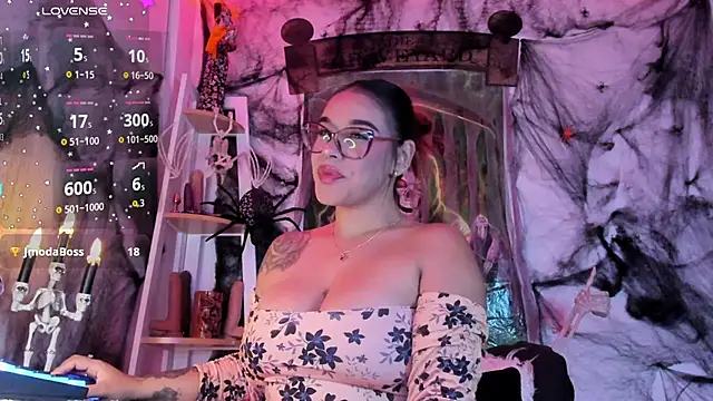 Snapshot of andrea_lopezz_ chatting on 10-16-25, 12:55 andrea lopezz online show from 10-16-25, 12:55