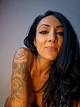 Snapshot of miatemptress69 chatting on 10-11-25, 11:53 miatemptress69 online show from 10-11-25, 11:53