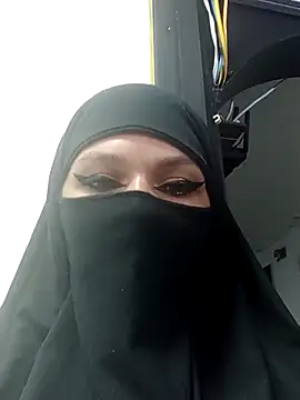 Snapshot of evelyn__salah chatting on 01-06-26, 10:45 evelyn salah online show from 01-06-26, 10:45