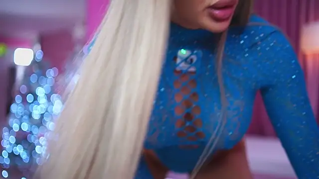 Snapshot of AshleySinn chatting on 12-20-25, 10:00 AshleySinn online show from 12-20-25, 10:00