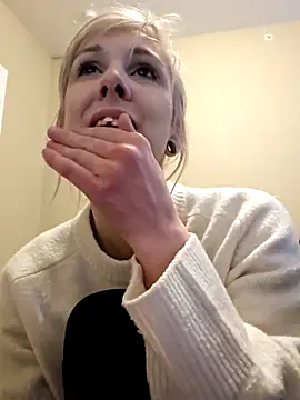 AmethystFoxx online show from 11-18-25, 10:14