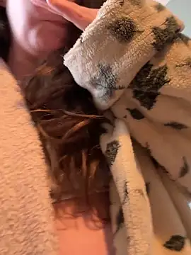 Mini And The Bear online show from 03-13-26, 02:45